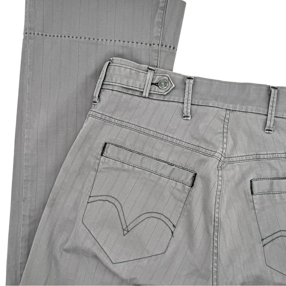 Vintage 2000s Levi's RARE Low Rise Flare Leg Pants Gray Pinstripe Stretchy | 10 - Picture 10 of 13